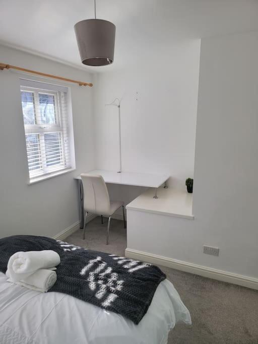 2 Bedroom End Of Terrace House Wellington  Exterior photo