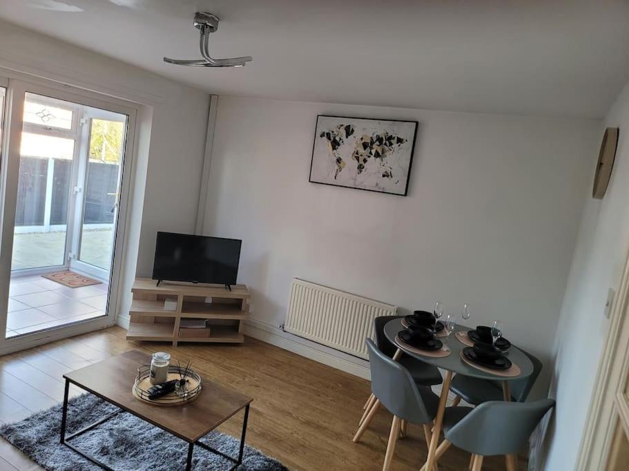 2 Bedroom End Of Terrace House Wellington  Exterior photo